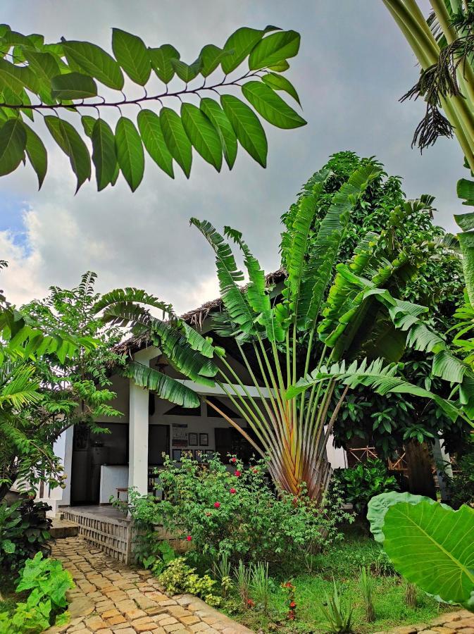 Hotel Benjamin Ambatoloaka  Bagian luar foto